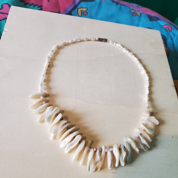 VINTAGE Shell necklace - Picture 3 of 3